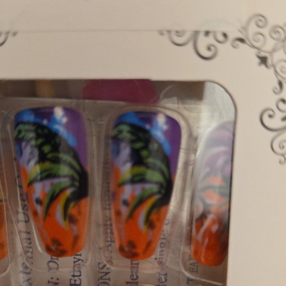 Colorful Nails - Picture 4 of 4